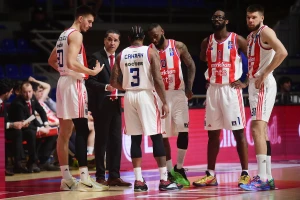 Umesto druženja napolju, Zvezda "stotkom" ispratila Derbi u Podgoricu
